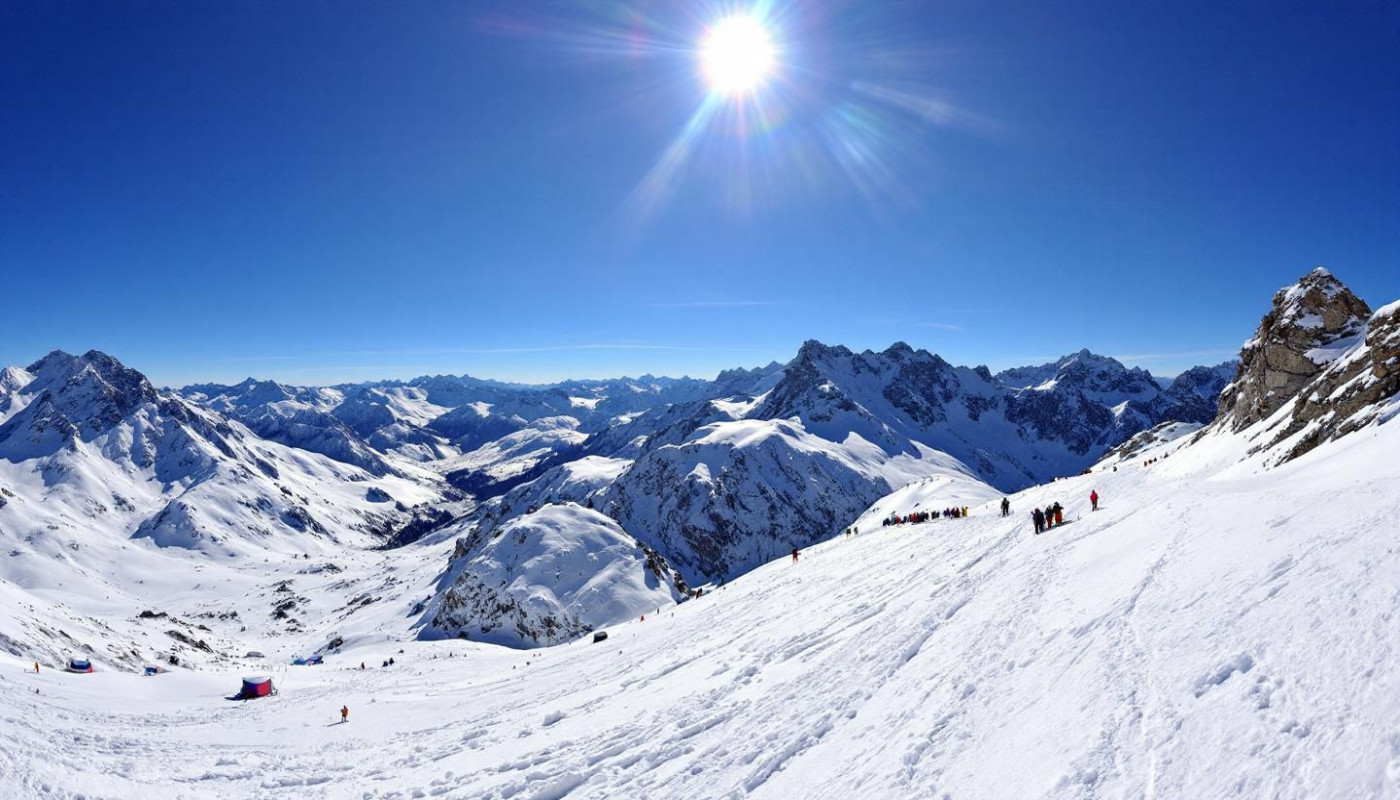 Die schönsten Skigebiete weltweit: Wo man am besten Ski fahren kann